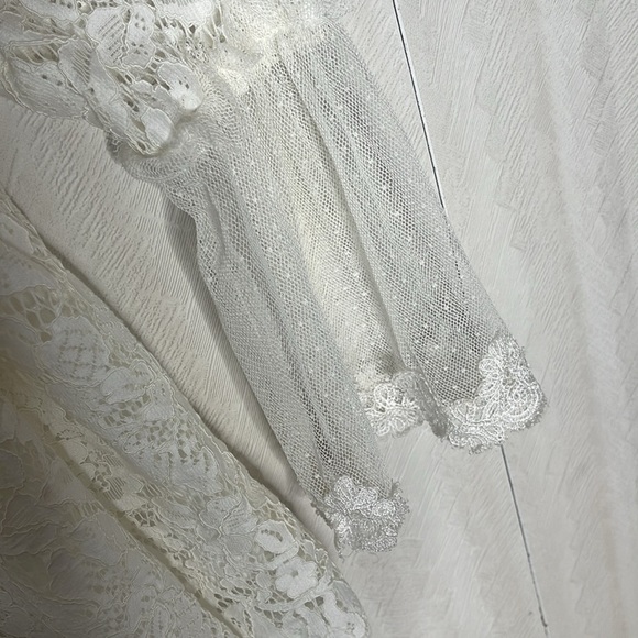 ❤️ 🆕 WHY DRESS Elegant off shoulder White Lace Women's Top With Bell Sleeves M - Picture 4 of 5